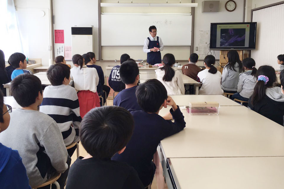 出前授業「にんべん かつお節教室」の写真