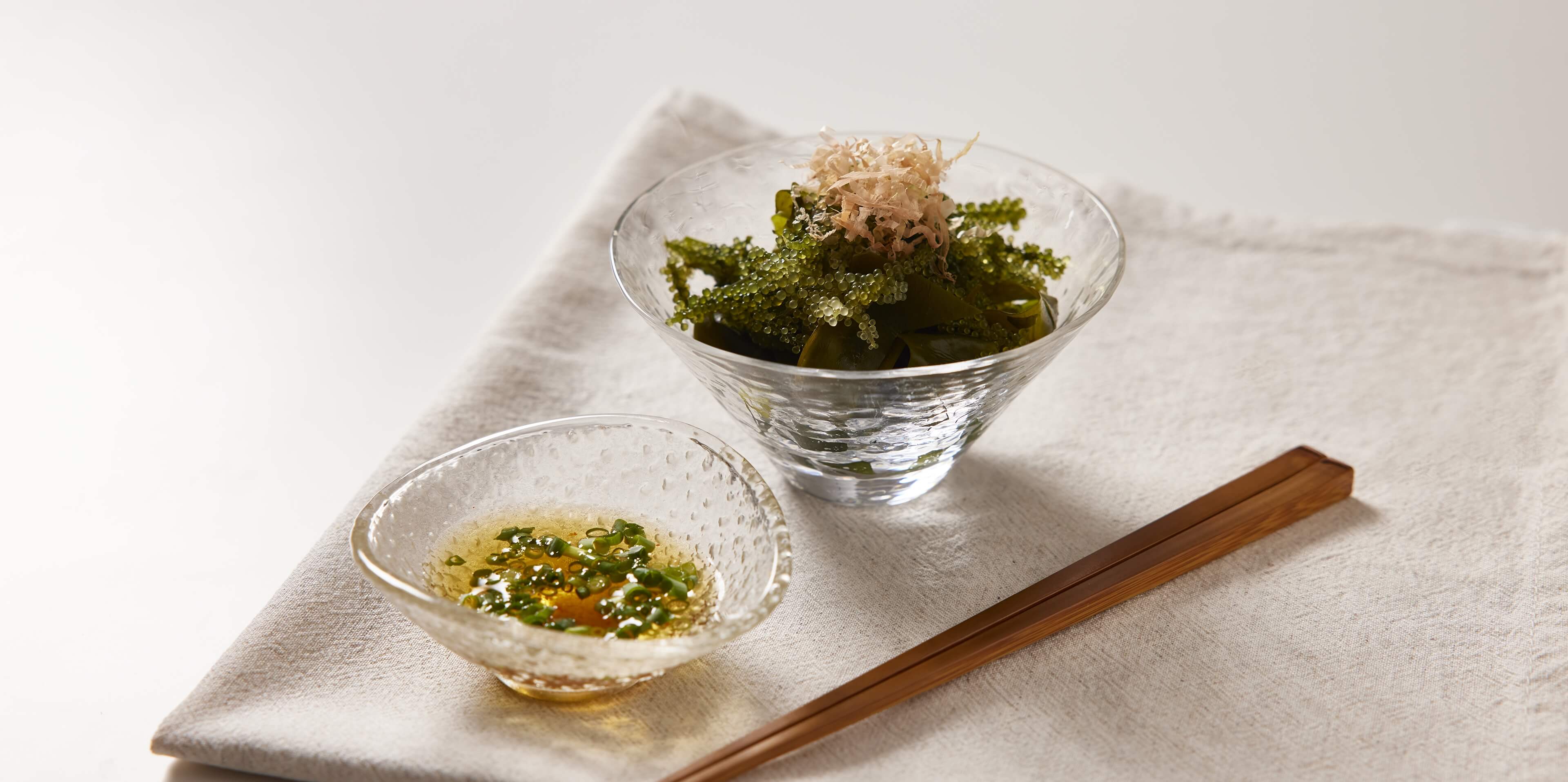 三陸わかめと海ぶどうの江戸煎り酒