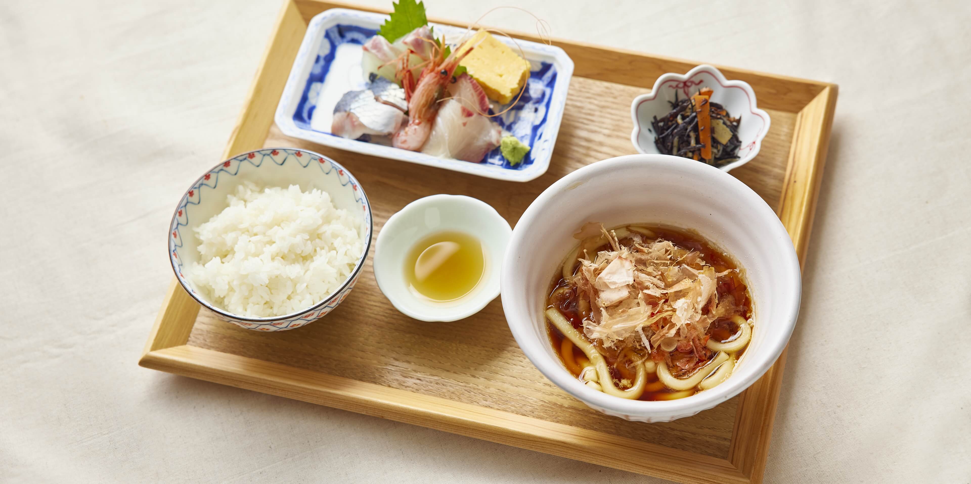 お刺身定食 （本枯鰹節のせうどん付き）