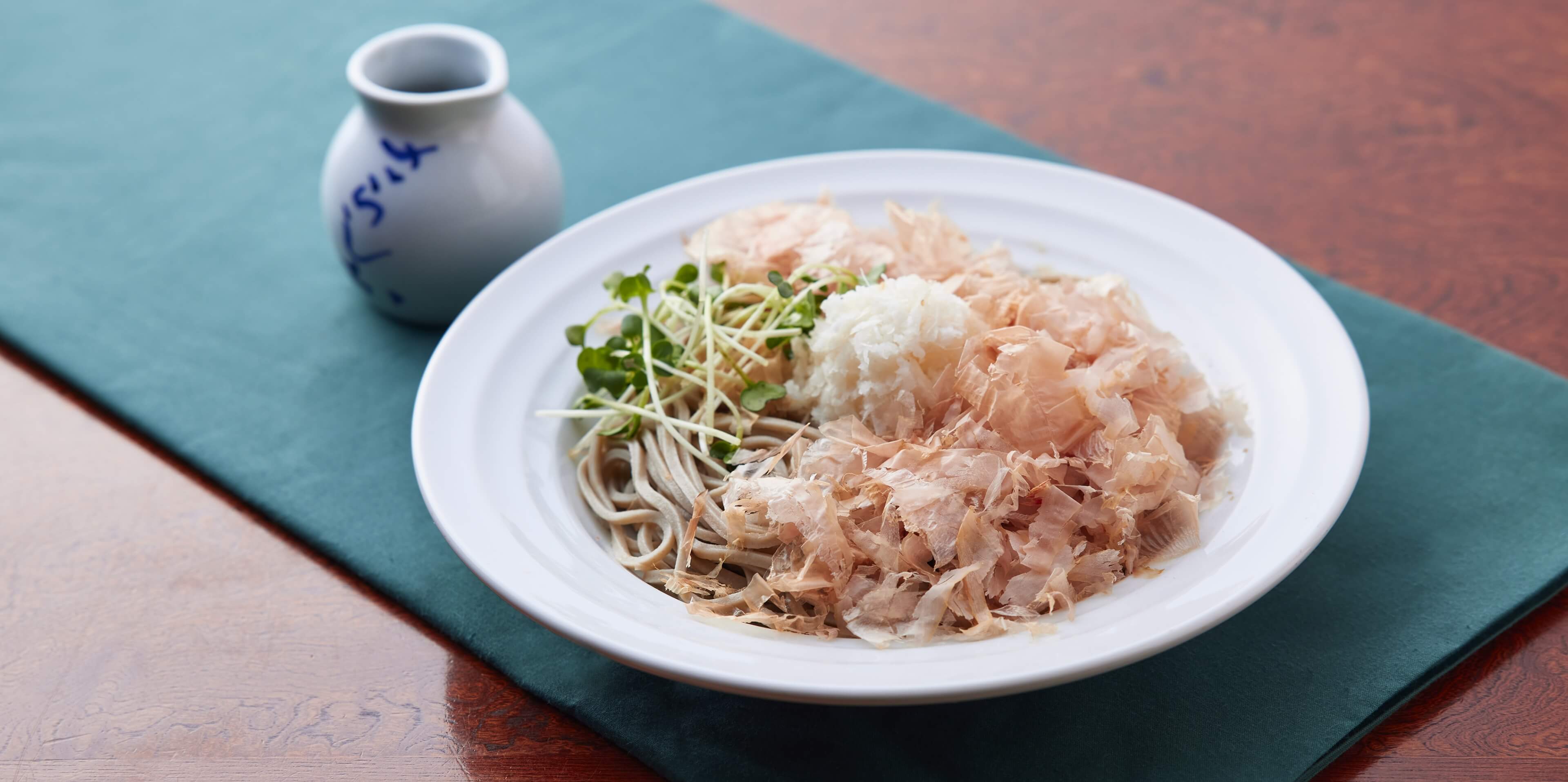 本枯鰹節の香り立つ鬼おろしそば