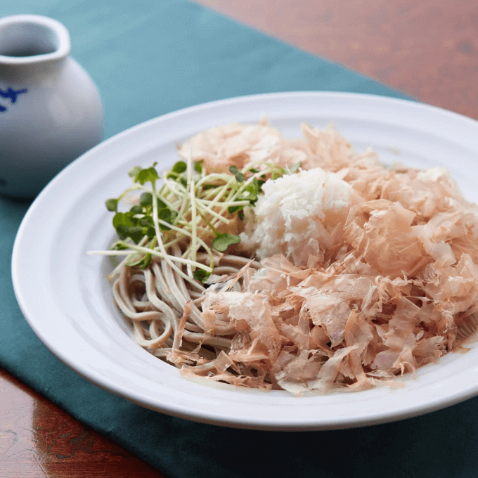 本枯鰹節の香り立つ鬼おろしそば