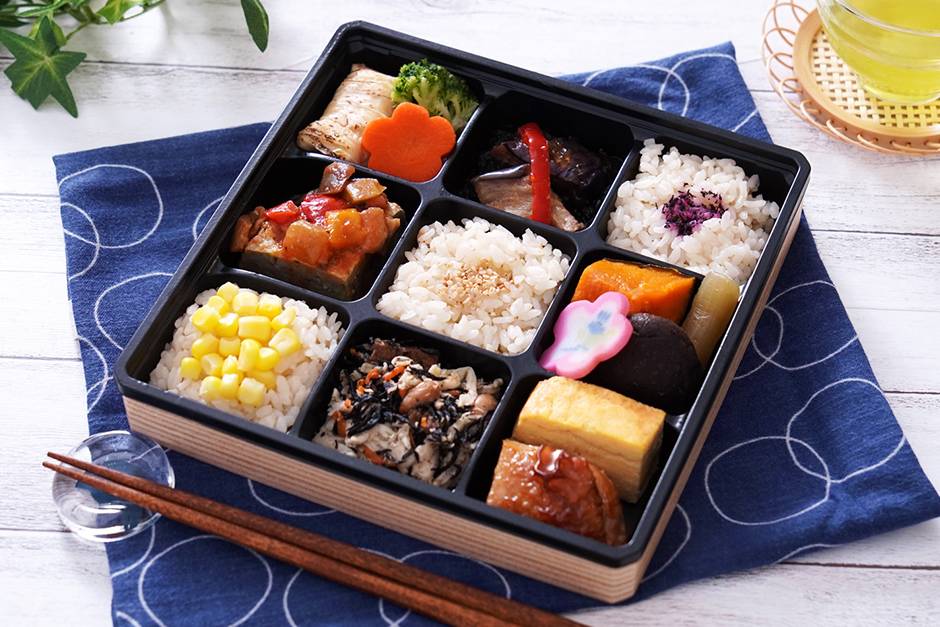 夏の彩りだし弁当