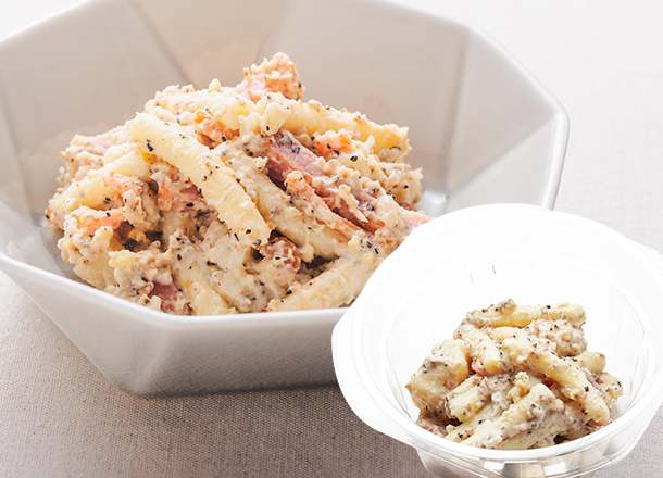 粗挽き胡椒のマカロニサラダ