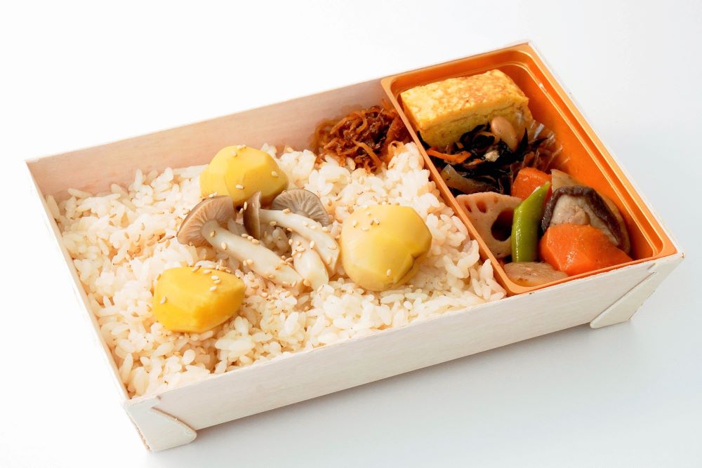 だし炊き込みご飯弁当_栗サイズ変更.jpg