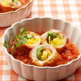 豚肉の野菜チーズ巻トマト煮込み（つゆの素使用）の写真