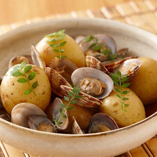 新じゃがとあさりの甘辛煮(つゆの素使用)の写真