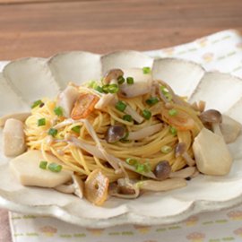 里芋ときのこの和風パスタ（つゆの素使用）の写真