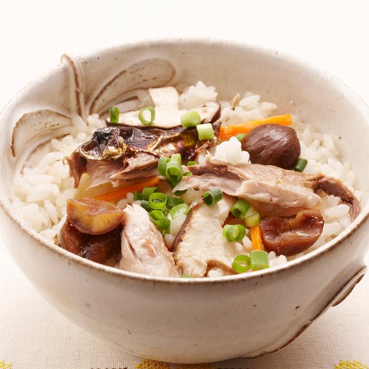 さんまと栗の炊き込みご飯(白だし使用)の写真