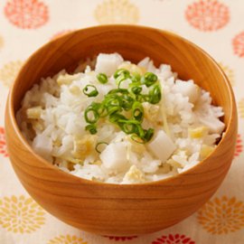 山芋炊き込みごはん（白だし使用）の写真