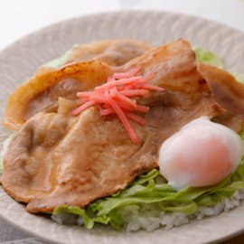 金ごま豚丼（つゆの素使用）の写真
