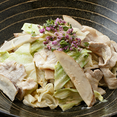 「日本橋ゆかり 三代目 野永喜三夫レシピ」ごぼうと豚肉とキャベツのサラダ仕立ての写真