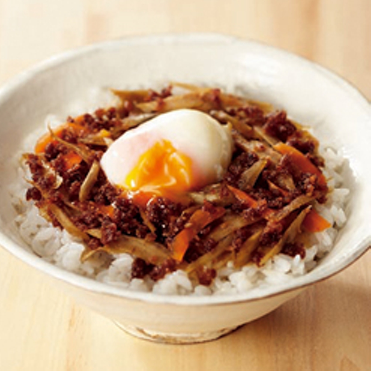 牛そぼろきんぴら丼 温玉のせ｜レシピ｜株式会社にんべん