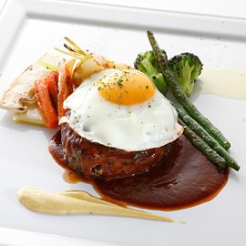 「たいめいけん三代目 茂出木浩司レシピ」ハンバーグステーキの写真