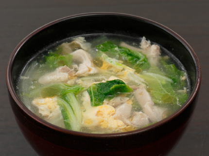 白菜と鶏肉のスープの写真