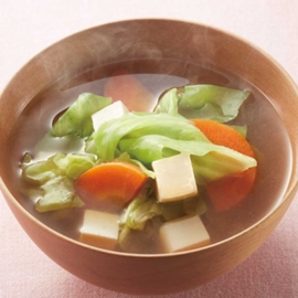 キャベツと豆腐のお味噌汁の写真