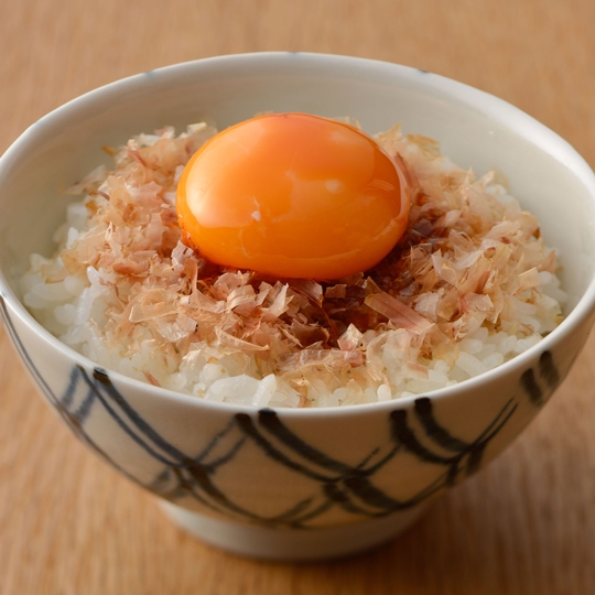 おかか卵かけご飯の写真