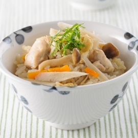 鶏五目炊き込みご飯（つゆの素使用）の写真