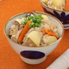 ホクホク♪じゃがいもの鶏五目炊き込みご飯（つゆの素使用）の写真