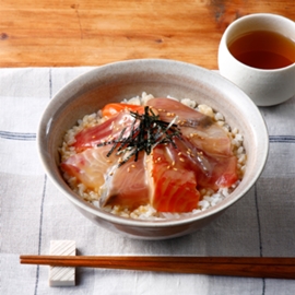 だし香る金ごま漬け丼