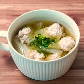 白菜たっぷり鶏団子スープ（白だし使用）の写真