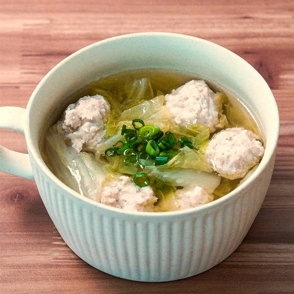 白菜たっぷり鶏団子スープ（つゆの素・白だし使用）