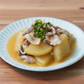 大根と豚バラ肉のこっくり煮（つゆの素使用）の写真