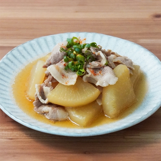 大根と豚バラ肉のこっくり煮（つゆの素使用）の写真