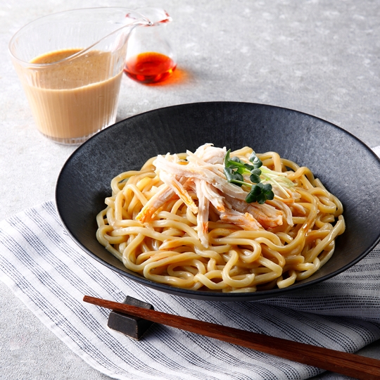 蒸し鶏のごまつゆ中華めんの写真