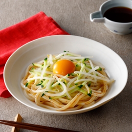 きゅうりともやしの卵黄のせうどんの写真