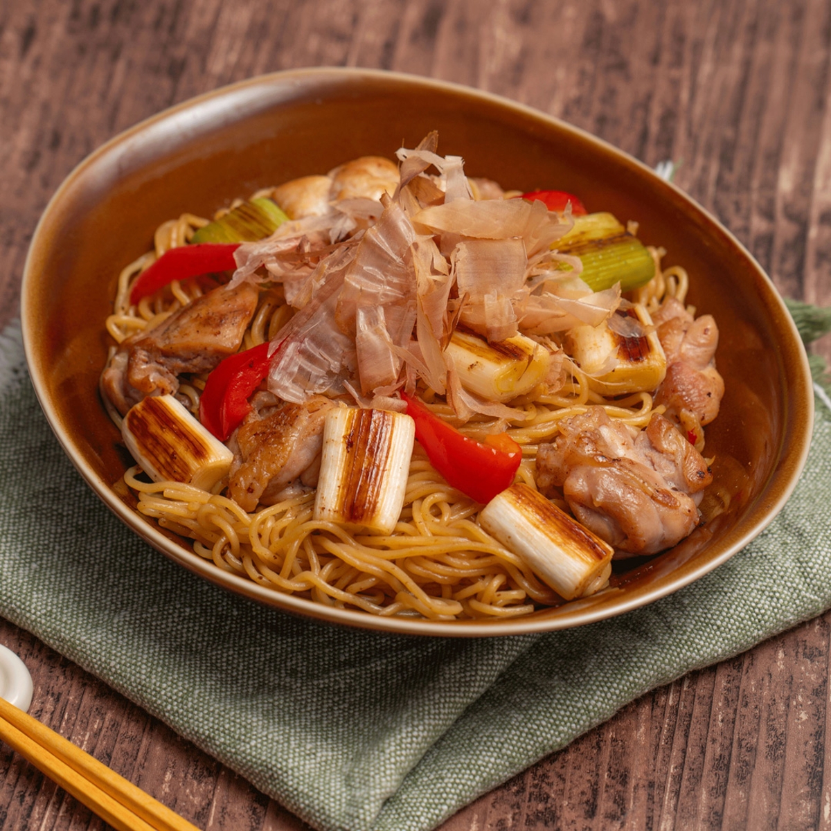 焦がしねぎの柚子こしょう焼きそば｜レシピ｜株式会社にんべん
