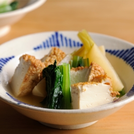 かぶと厚揚げの煮物の写真