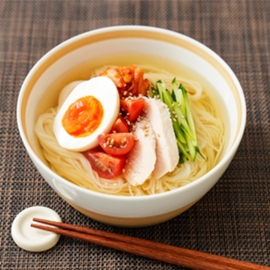 白だしで作る冷麺風そうめんの写真