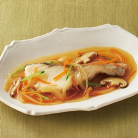 白身魚の野菜甘酢あんかけの写真